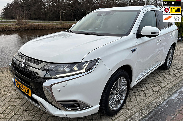 Mitsubishi Outlander 2.4 PHEV Intense+ Camera/Navigatie/Stuur+stoelverwarming